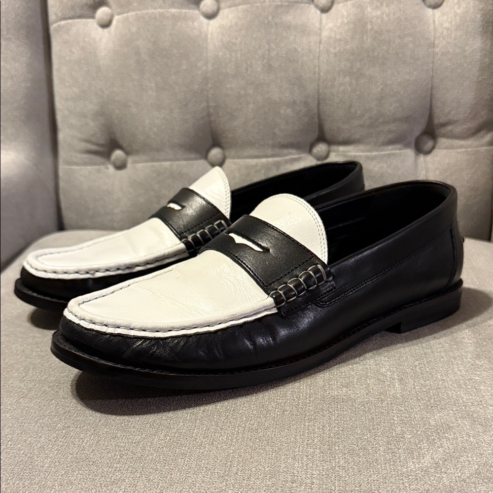 Mens black and white leather loafers sz 11